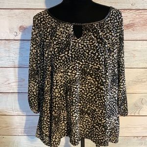 1X Apt 9 layered 3/4 sleeve blouse.  Notch cut out on neck. Very feminin…